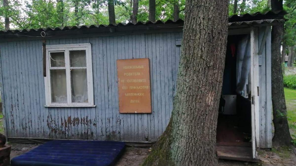 Під Києвом діти впали у яму вуличного туалету, загинула дівчинка Під Києвом діти впали у яму вуличного туалету, загинула дівчинка