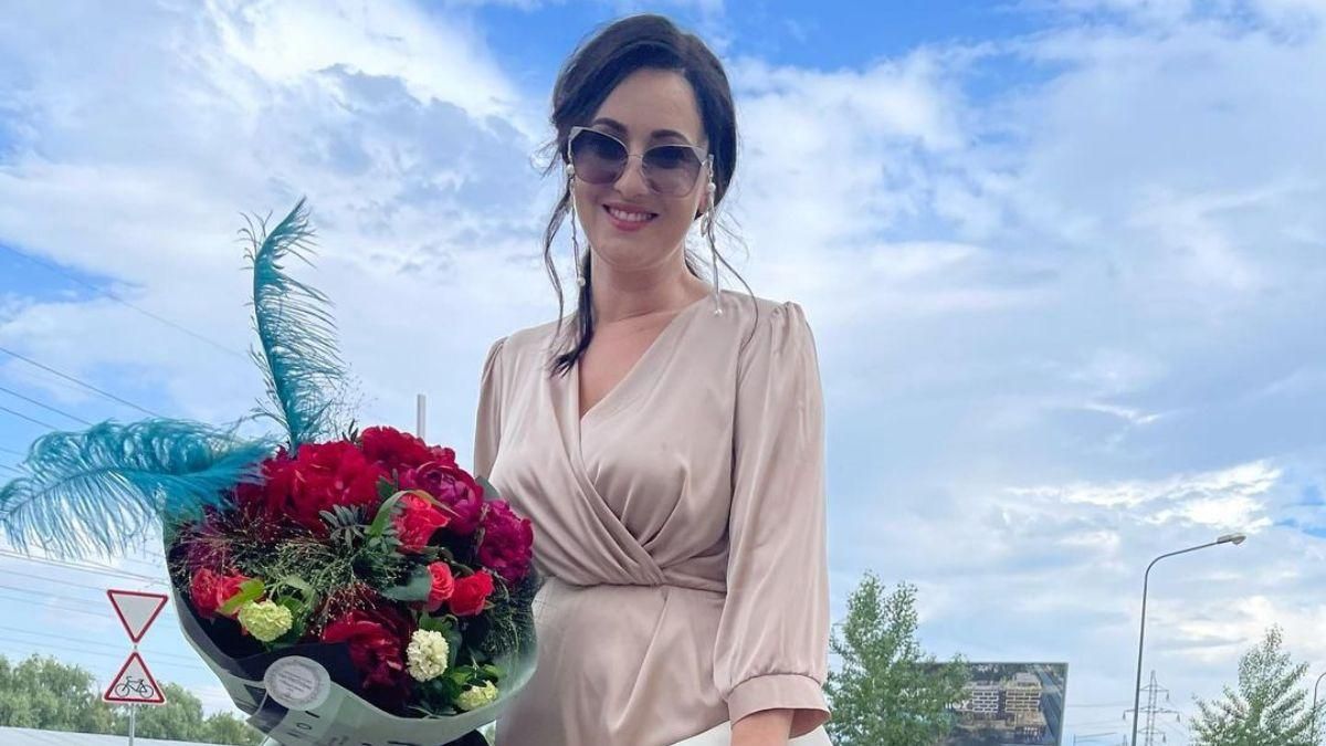 Соломія Вітвіцька приголомшила ніжним образом у бежевій сукні: фото