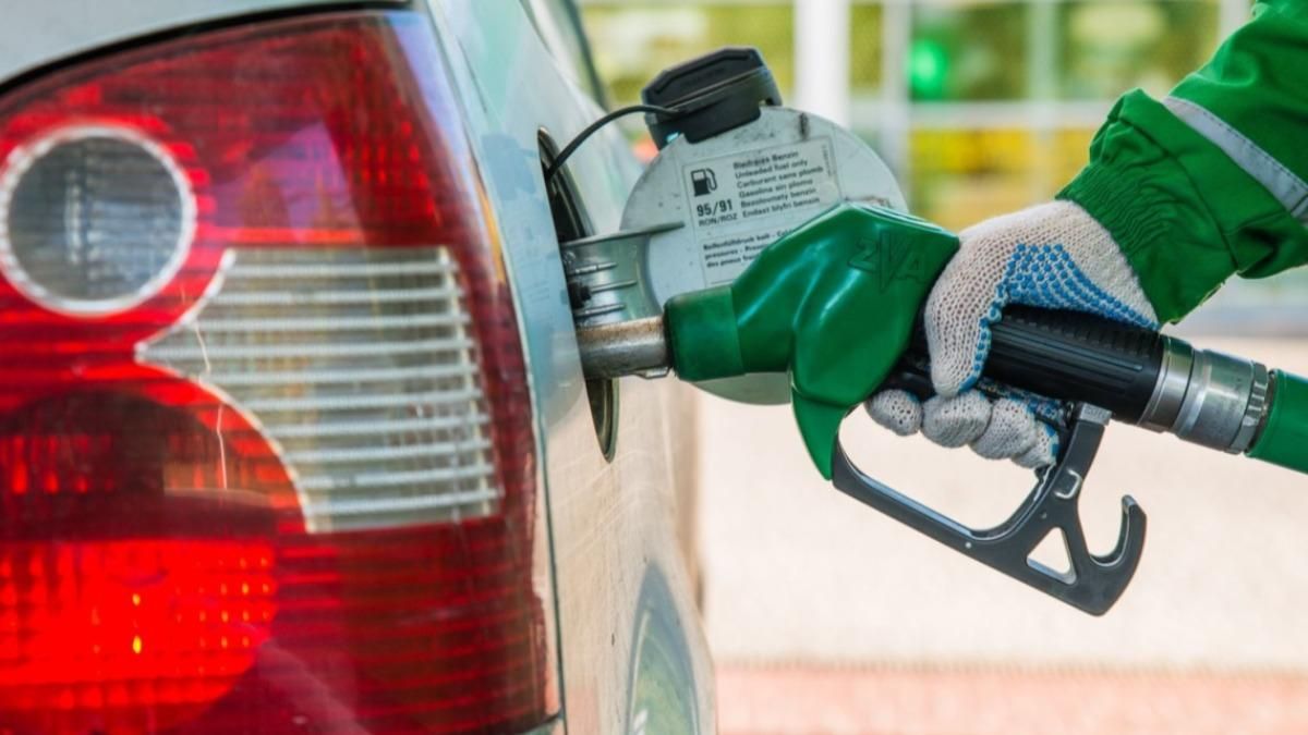 Сети АЗС подняли цены на топливо после расчетов Минэкономики