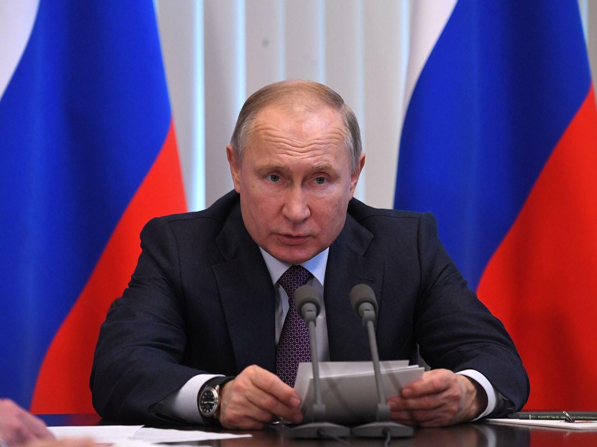 Кремль обречен держаться за свои собственные символы веры, - Казарин Кремль обречен держаться за свои собственные символы веры, - Казарин