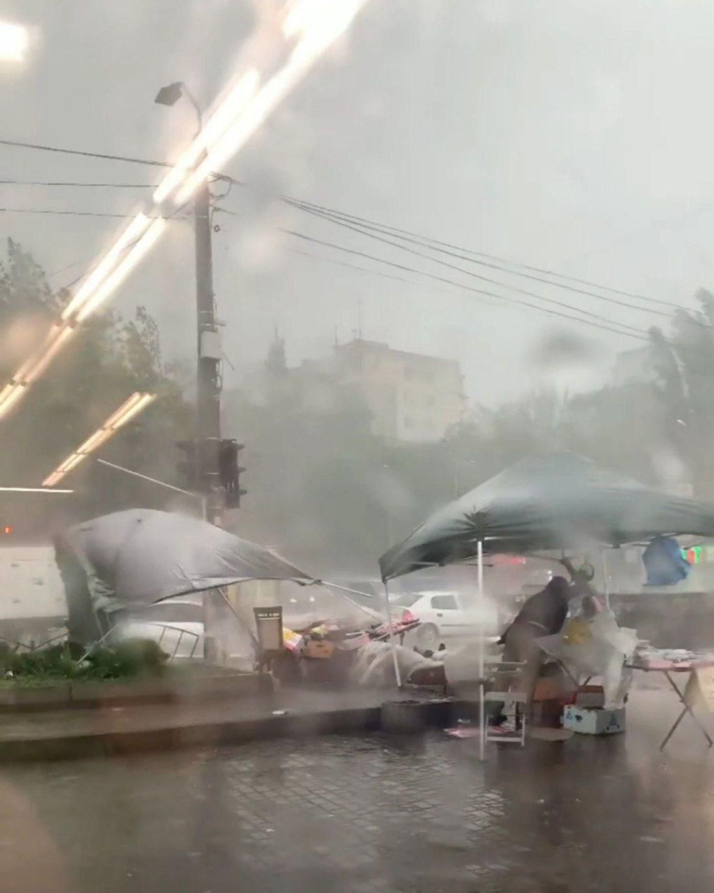Апокаліптична негода: Одеса потерпає від зливи – відео