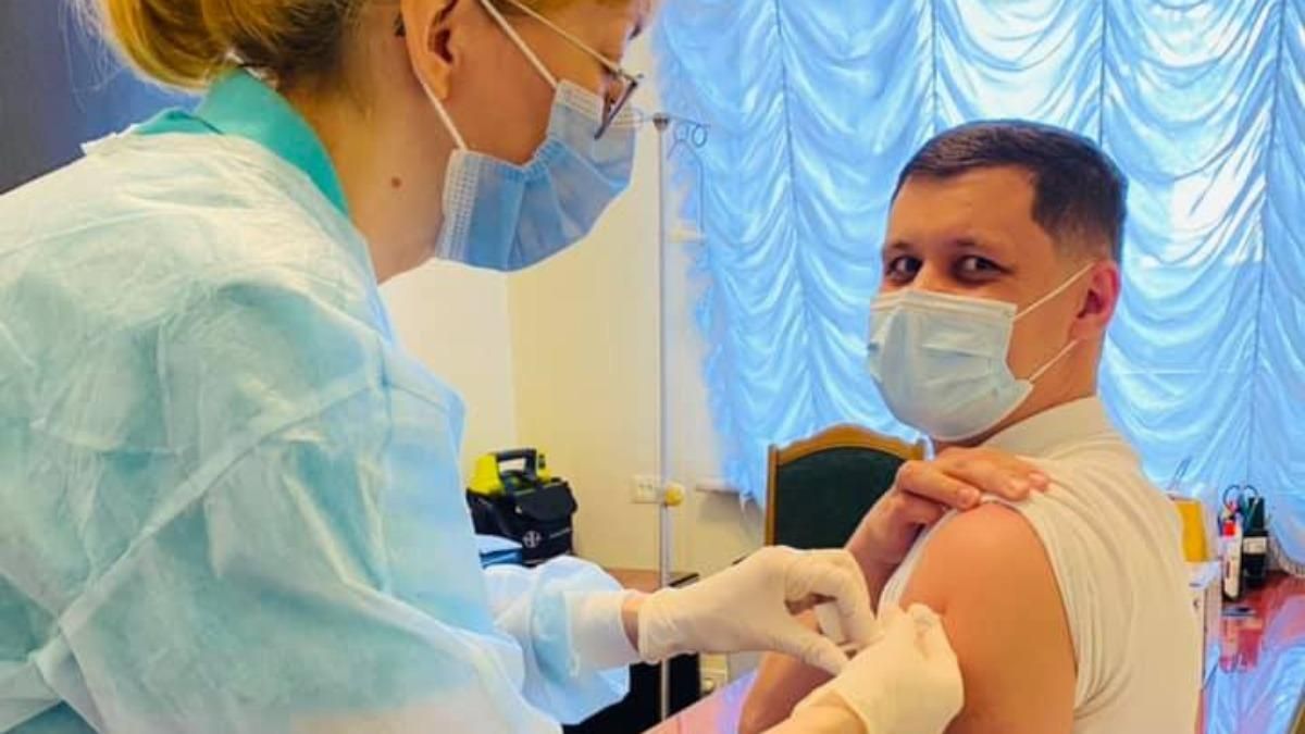 Одна з найкращих вакцин: нардепів щеплюватимуть препаратом Pfizer Одна з найкращих вакцин: нардепів щеплюватимуть препаратом Pfizer