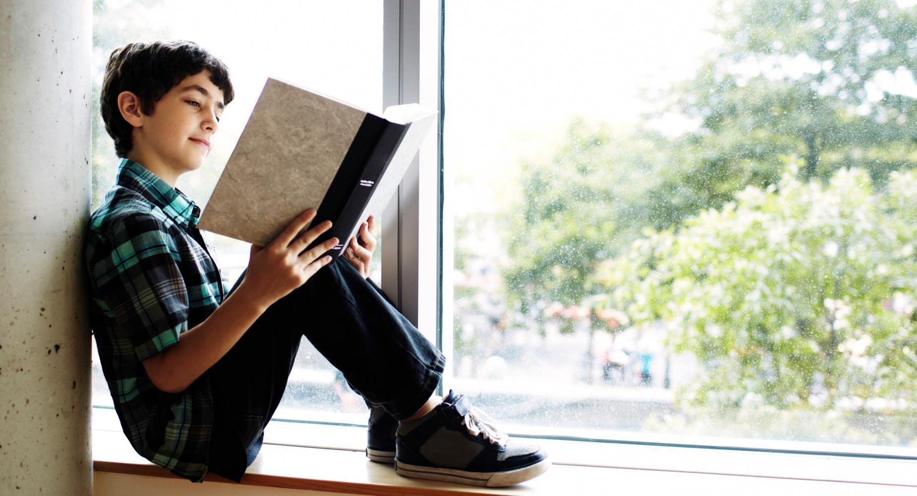 Что ученикам почитать летом: 10 интересных книг вне школьной программы Что ученикам почитать летом: 10 интересных книг вне школьной программы