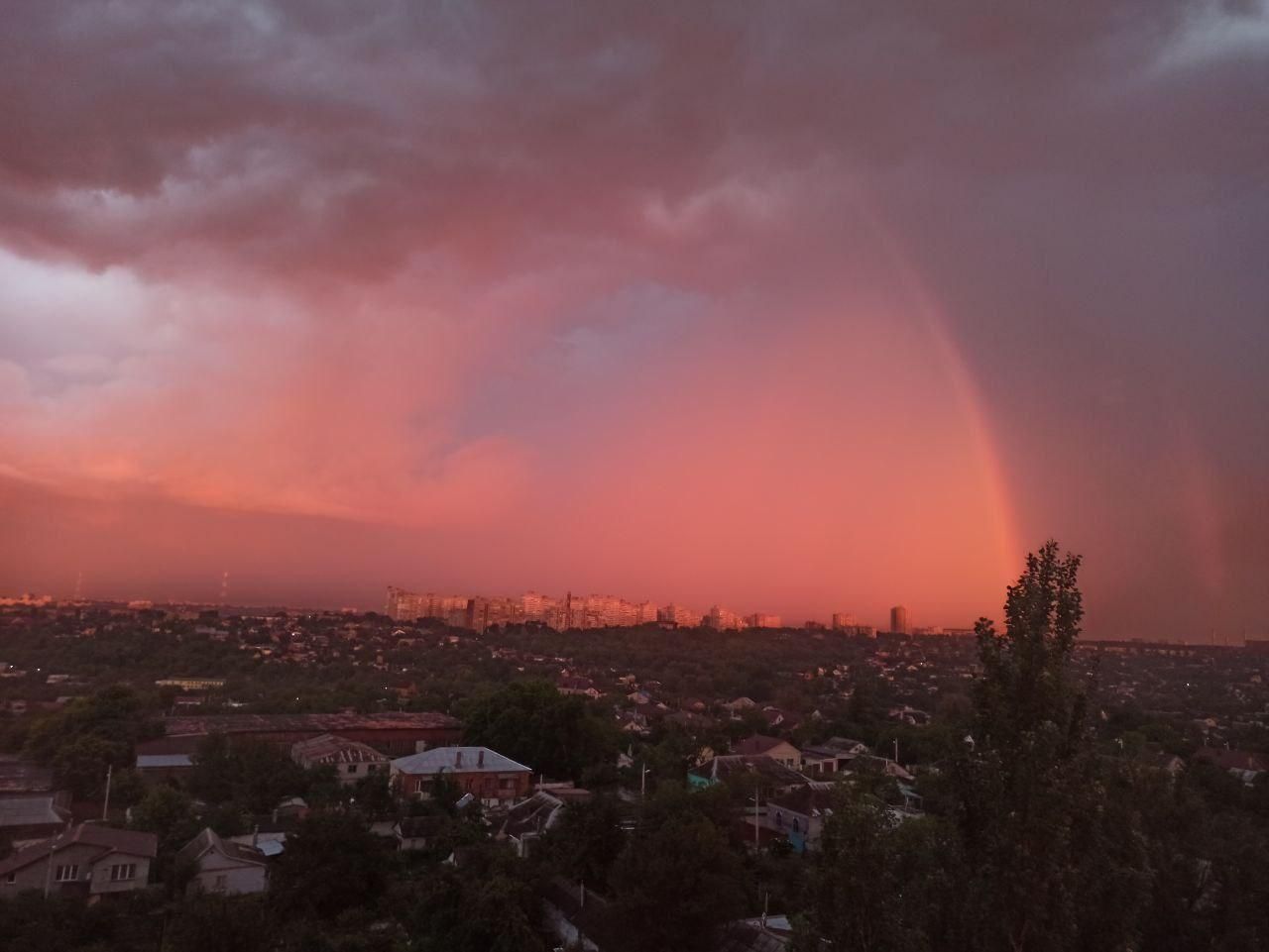 Закат в Днепре вызвал восторг в сети: фото, видео Закат в Днепре вызвал восторг в сети: фото, видео