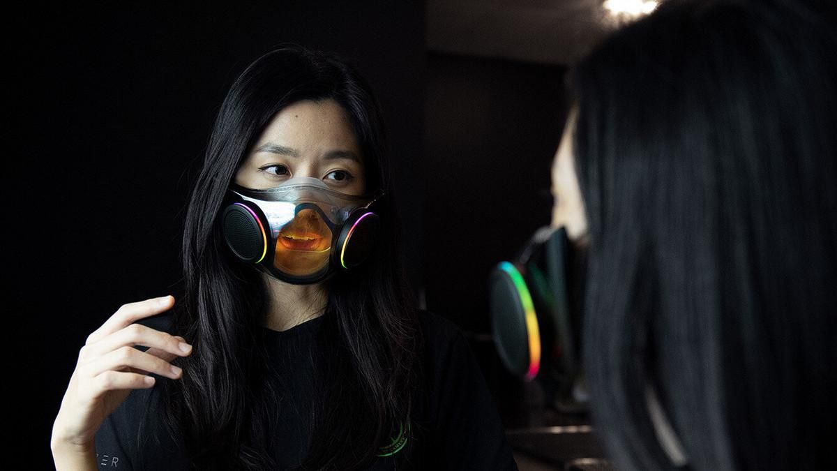 Razer випустить захисну маску з підсвічуванням, мікрофоном і динаміком