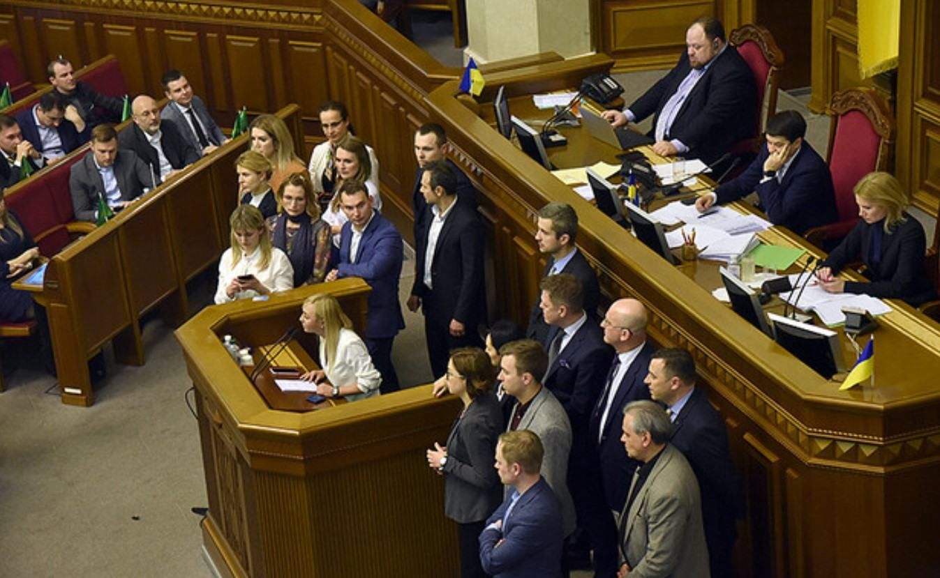 Колективне самознищення Голосу, – Фесенко припустив, що чекає на депутатів Колективне самознищення Голосу, – Фесенко припустив, що чекає на депутатів