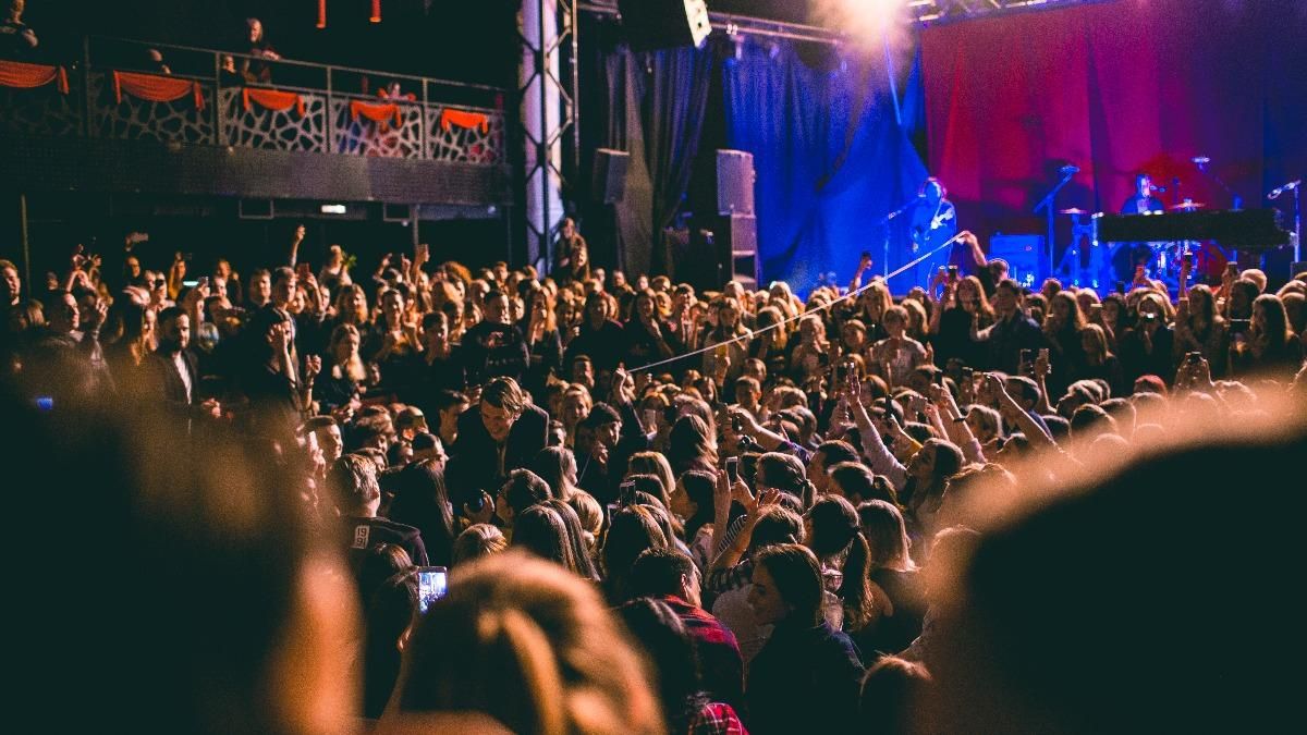 Масові заходи без дистанції та 100% наповнення: послаблюють карантин Масові заходи без дистанції та 100% наповнення: послаблюють карантин