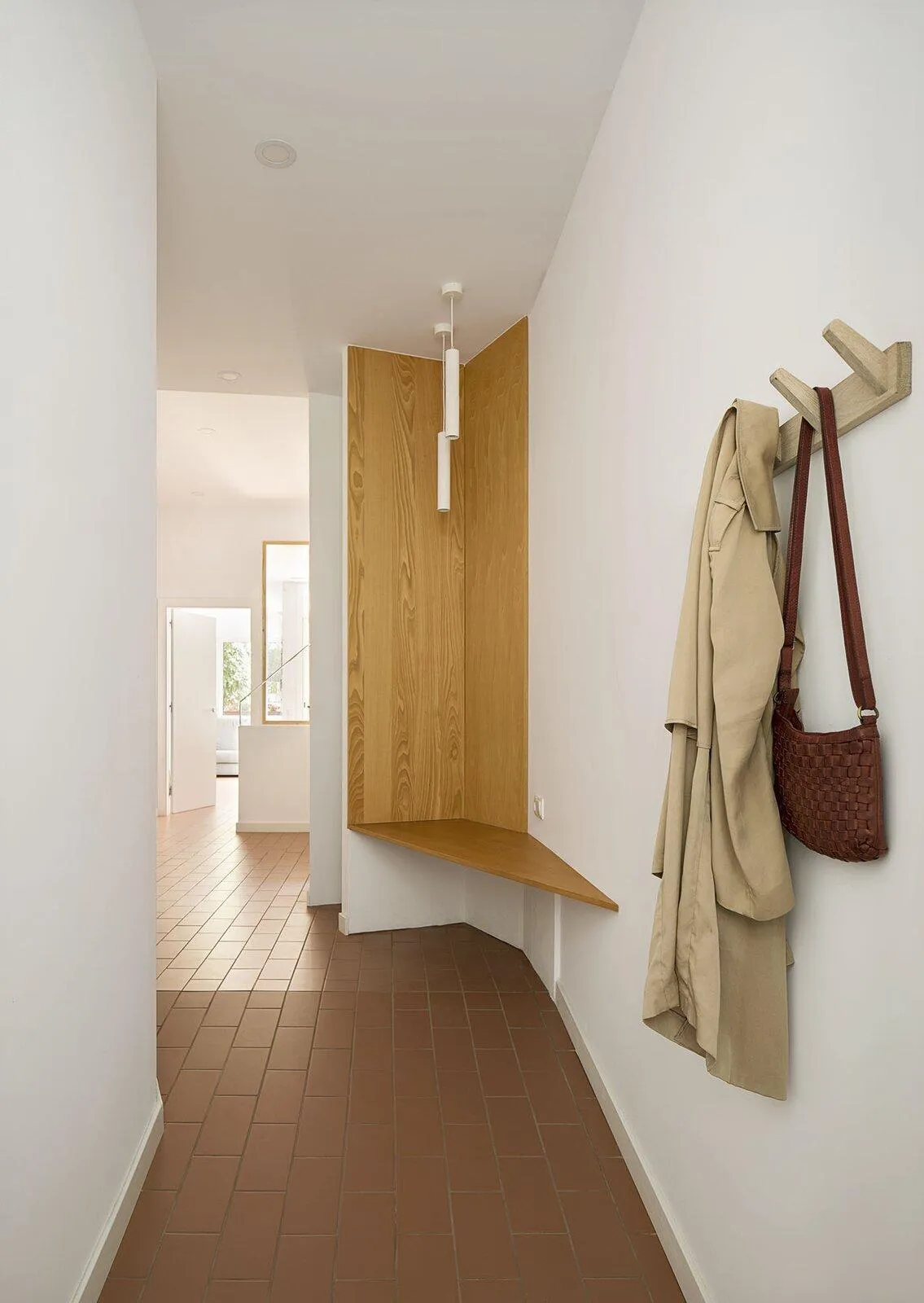 Більше простору і світла: оновлений дизайн дому для подружжя середнього віку Більше простору і світла: оновлений дизайн дому для подружжя середнього віку