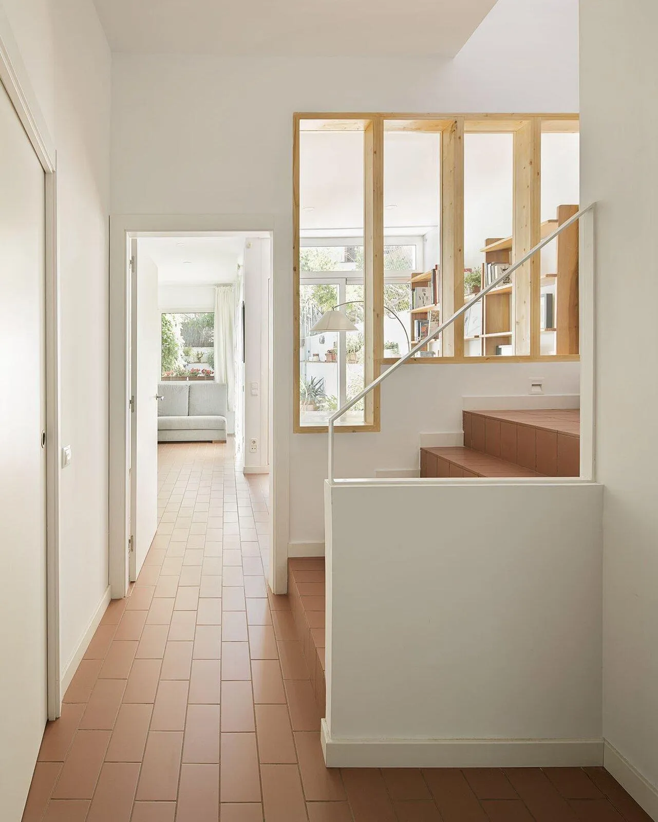 Більше простору і світла: оновлений дизайн дому для подружжя середнього віку Більше простору і світла: оновлений дизайн дому для подружжя середнього віку