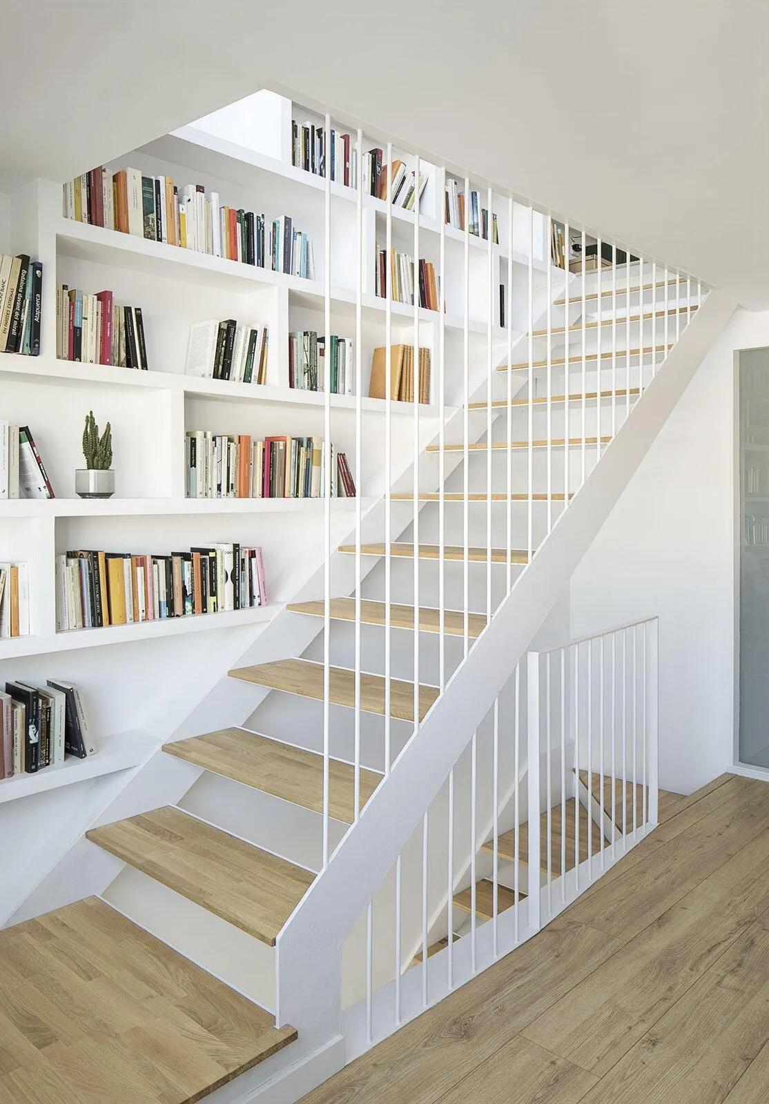 Більше простору і світла: оновлений дизайн дому для подружжя середнього віку Більше простору і світла: оновлений дизайн дому для подружжя середнього віку