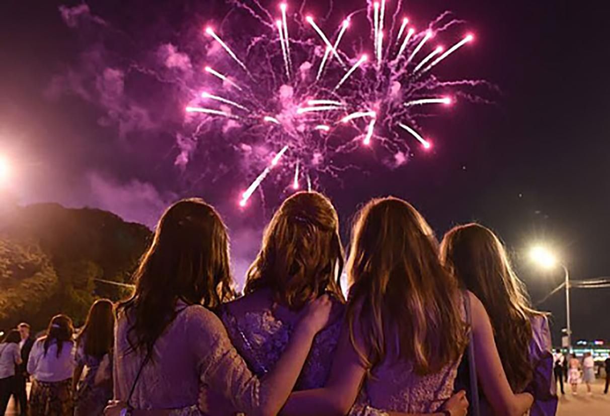 Випускний 2021: 5 ідей, як відсвяткувати прощання зі школою по-новому Випускний 2021: 5 ідей, як відсвяткувати прощання зі школою по-новому