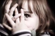 5 способів підтримати сором’язливого малюка, не змушуючи його змінюватися