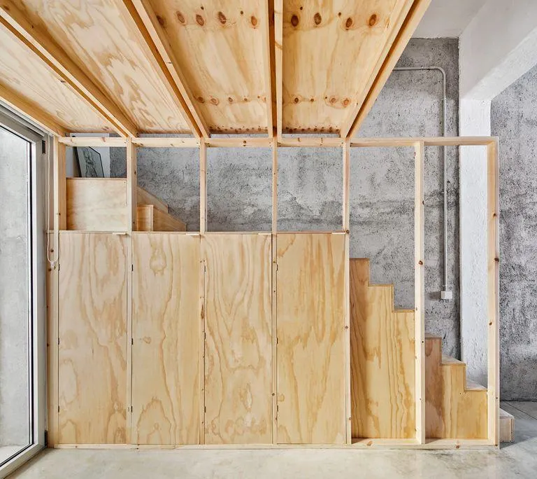 Колишній магазин став сучасним домом з яскравими акцентами Колишній магазин став сучасним домом з яскравими акцентами