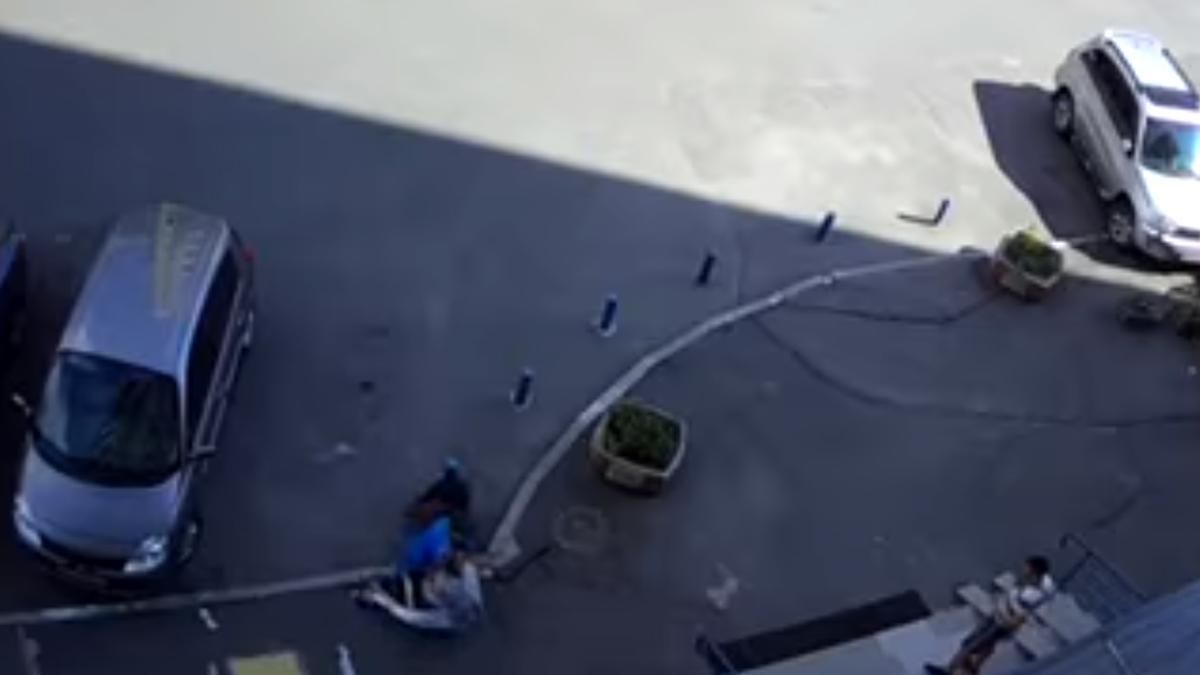 У Києві ротвейлер напав на цуценя та прокусив руку неповнолітньому У Києві ротвейлер напав на цуценя та прокусив руку неповнолітньому