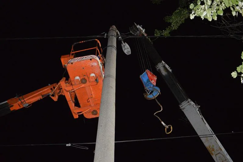 Через зіткнення була небезпека падіння стовпа Через зіткнення була небезпека падіння стовпа