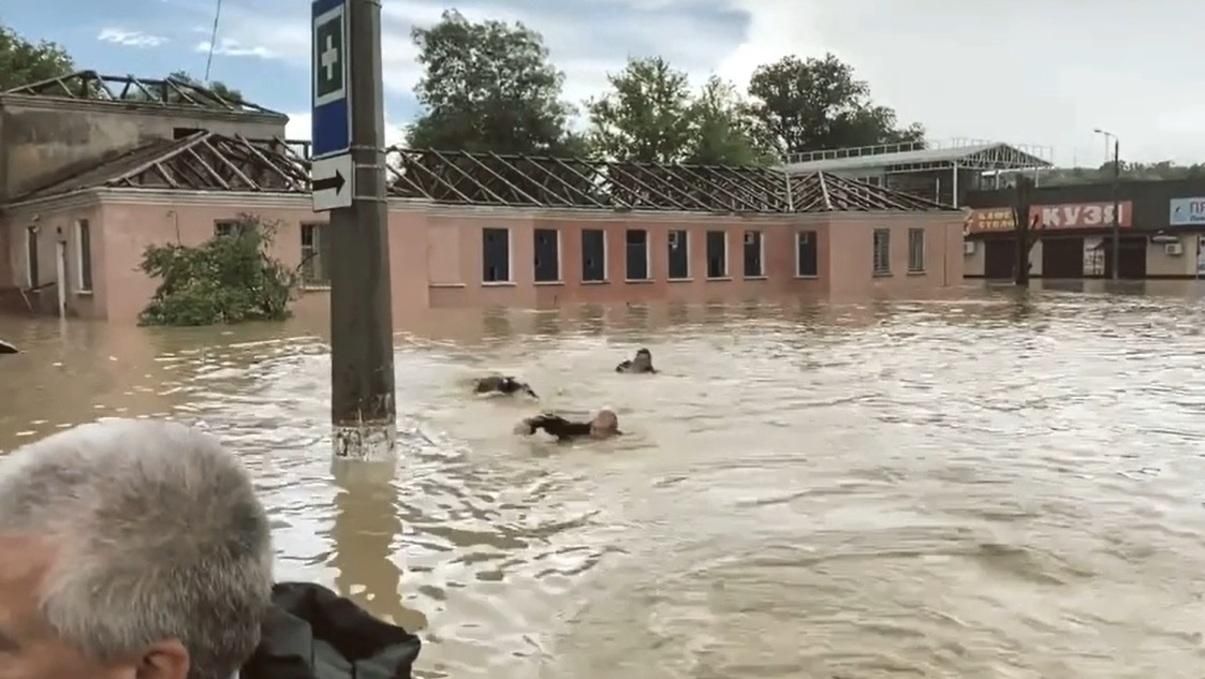 Вплавь за Аксеновым: оккупантам в затопленной Керчи не хватило лодки Вплавь за Аксеновым: оккупантам в затопленной Керчи не хватило лодки