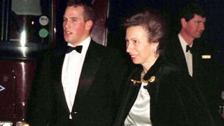 После развода внук Елизаветы II вернется жить в дом матери, – СМИ