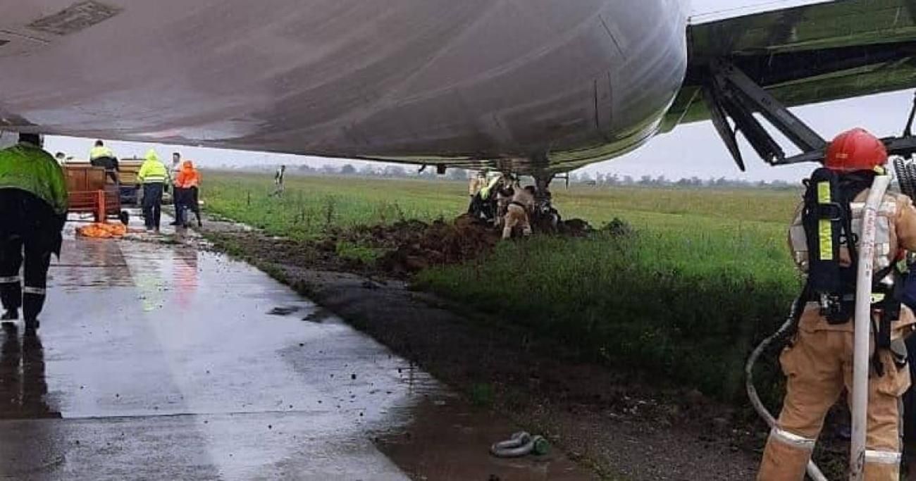 Літак викотився зі злітної смуги: аеропорт Сімферополя відновив роботу