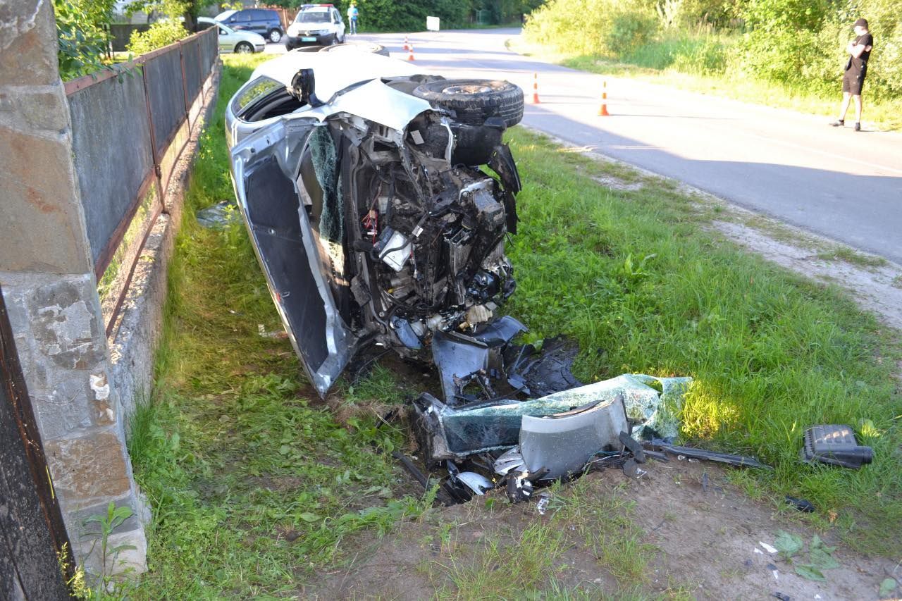 Моторошна аварія у Суховолі: розбилися двоє п'яних неповнолітніх – фото Моторошна аварія у Суховолі: розбилися двоє п'яних неповнолітніх – фото