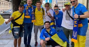 Українські вболівальники заполонили вулиці Бухареста перед матчем з Північною Македонією: фото