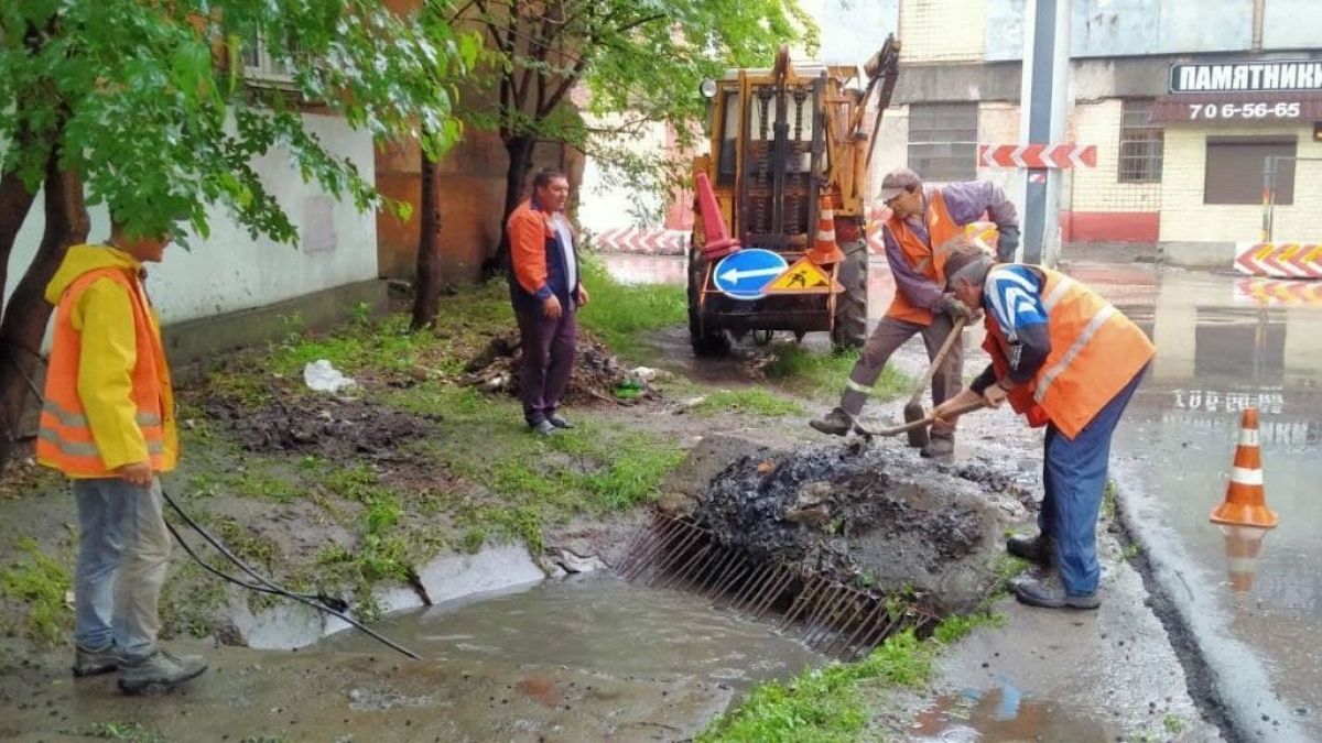 В Одессе ремонтировали дождеприемники только после потопа