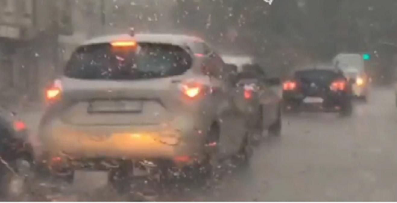 Одесу знову накрила злива 17 червня 2021: відео наслідків Одесу знову накрила злива 17 червня 2021: відео наслідків