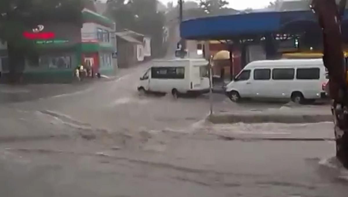 Окупований Донецьк накрила злива 17 червня 2021: фото, відео Окупований Донецьк накрила злива 17 червня 2021: фото, відео