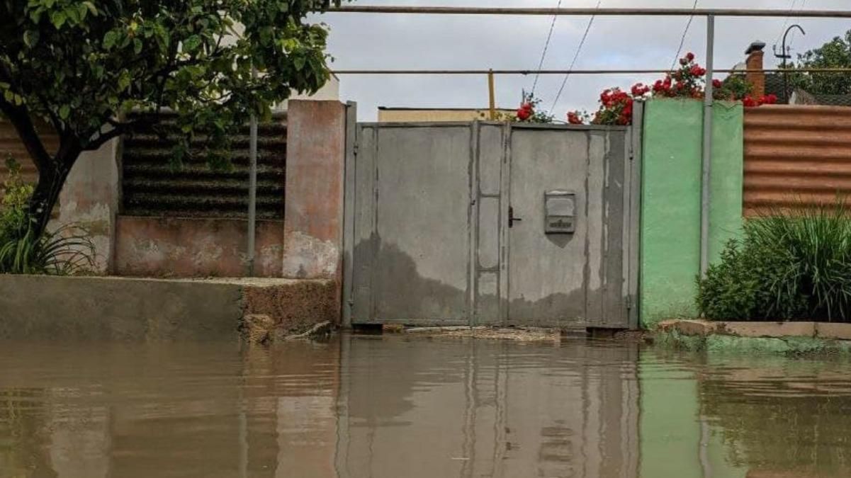 В Крыму режим чрезвычайной ситуации из-за сильных ливней - фото, видео В Крыму режим чрезвычайной ситуации из-за сильных ливней - фото, видео