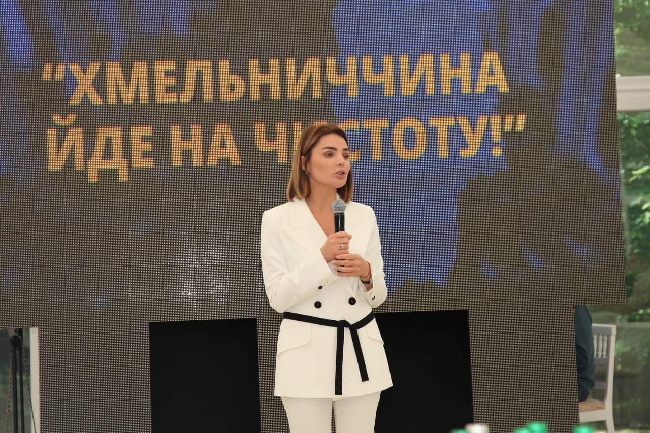 "Хмельниччина идет НА ЧИСТОТУ": глава Хмельницкого облсовета Лабазюк инициировала соцпроект "Хмельниччина идет НА ЧИСТОТУ": глава Хмельницкого облсовета Лабазюк инициировала соцпроект