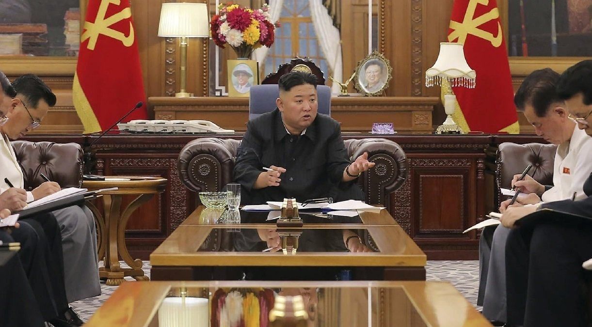Лидер Северной Кореи публично признал, что в стране не хватает еды