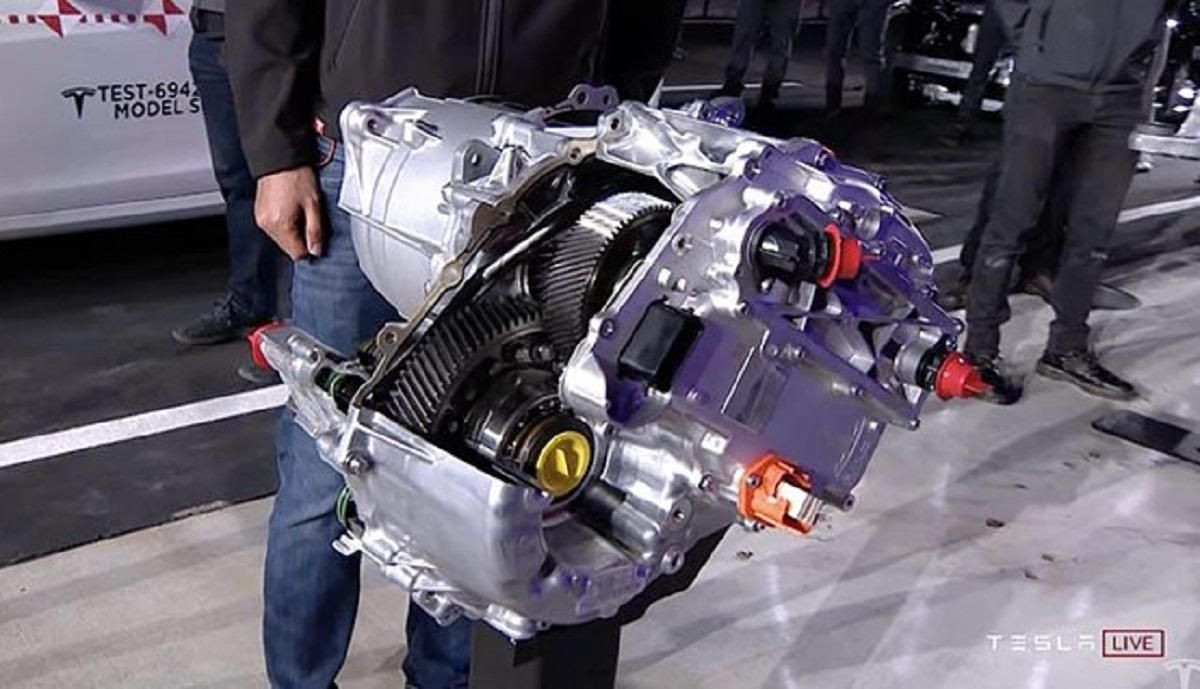 Tesla Roadster получит "сумасшедший" двигатель нового поколения Tesla Roadster получит "сумасшедший" двигатель нового поколения