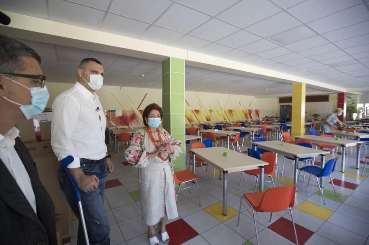 Директора школ в Киеве получают зарплату 25 – 30 тисяч гривен Директора школ в Киеве получают зарплату 25 – 30 тисяч гривен