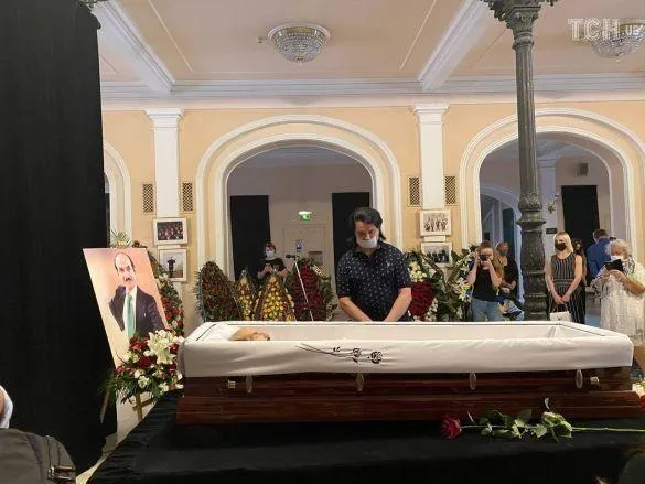 Павло Зібров на похороні Григорія Чапкіса