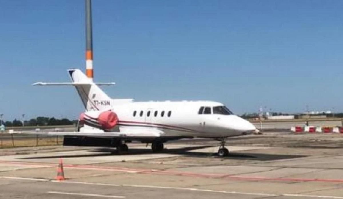 Попри санкції: літак кухаря Путіна помітили в Берліні – фото Попри санкції: літак кухаря Путіна помітили в Берліні – фото