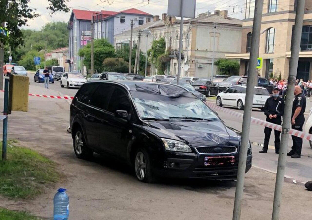 У Луцьку на переході авто збило батька з синами: хлопчик помер