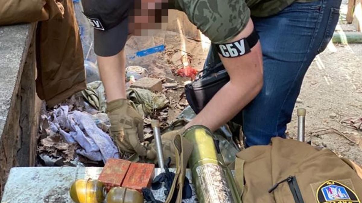 СБУ обыскивает тренировочный полигон Муниципальной варти Киева СБУ обыскивает тренировочный полигон Муниципальной варти Киева