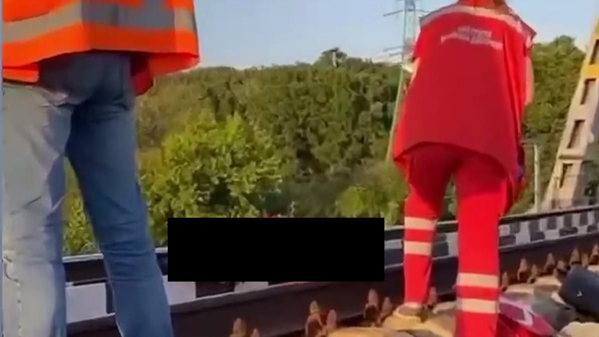 В Ирпене электричка насмерть переехала 14-летнего парня В Ирпене электричка насмерть переехала 14-летнего парня