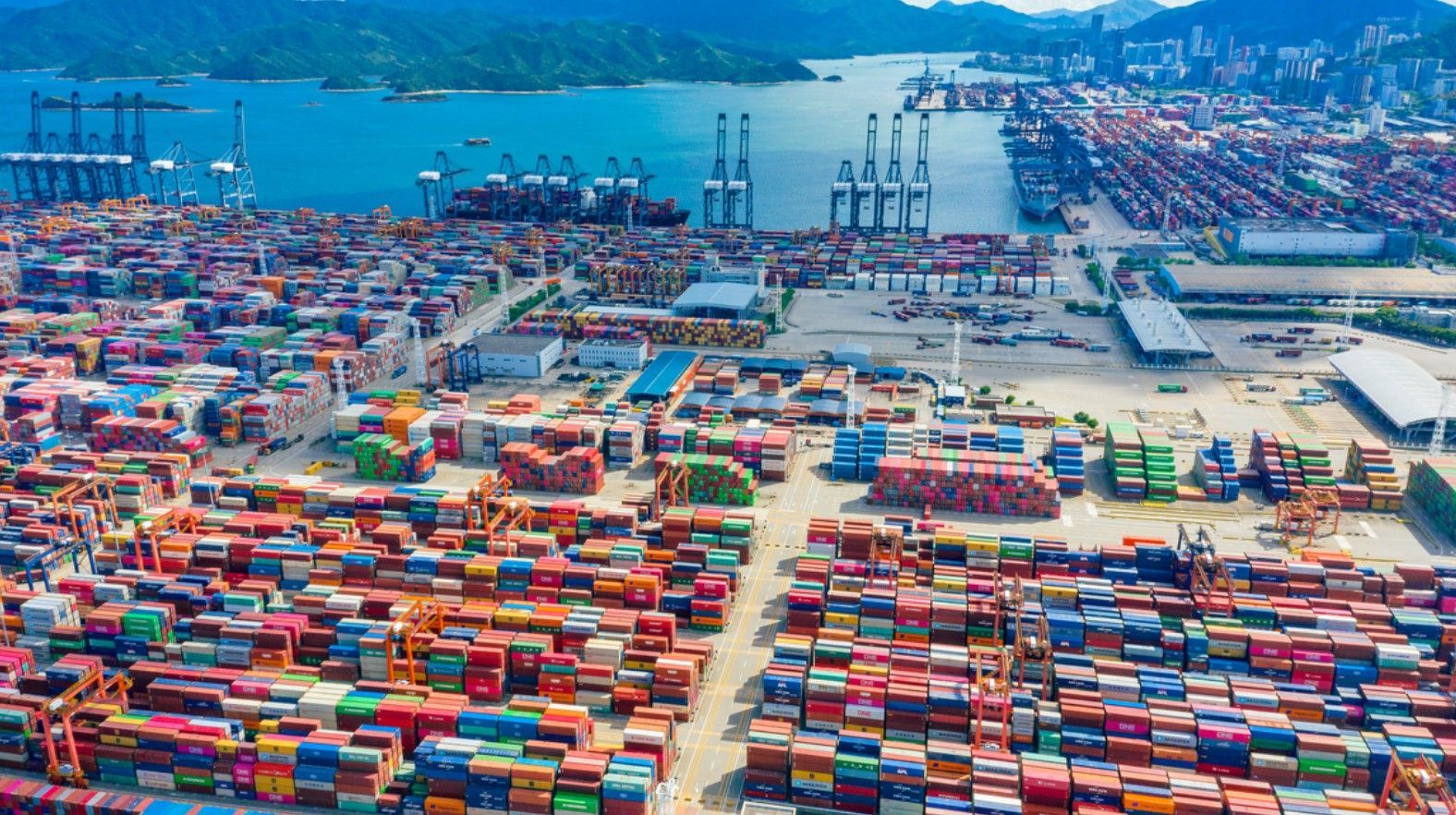 Блокування портів у Китаї спричинило глобальну кризу перевезень
