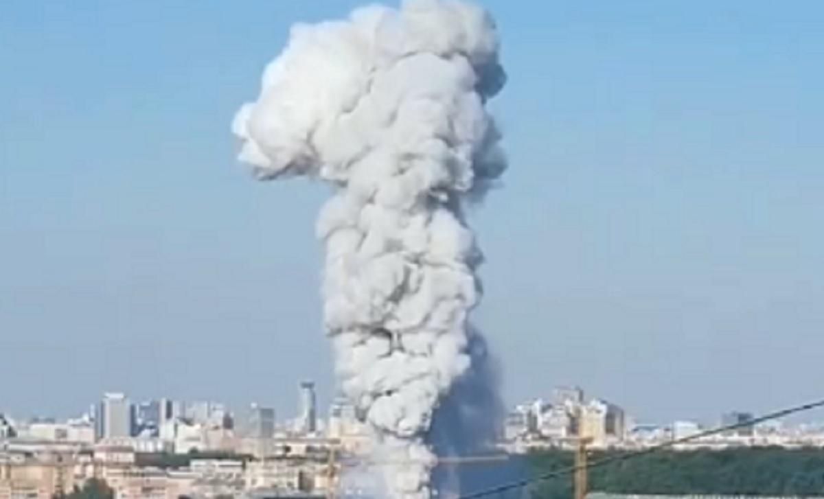 У Москві пожежа на складі піротехніки 19 червня 2021: відео У Москві пожежа на складі піротехніки 19 червня 2021: відео