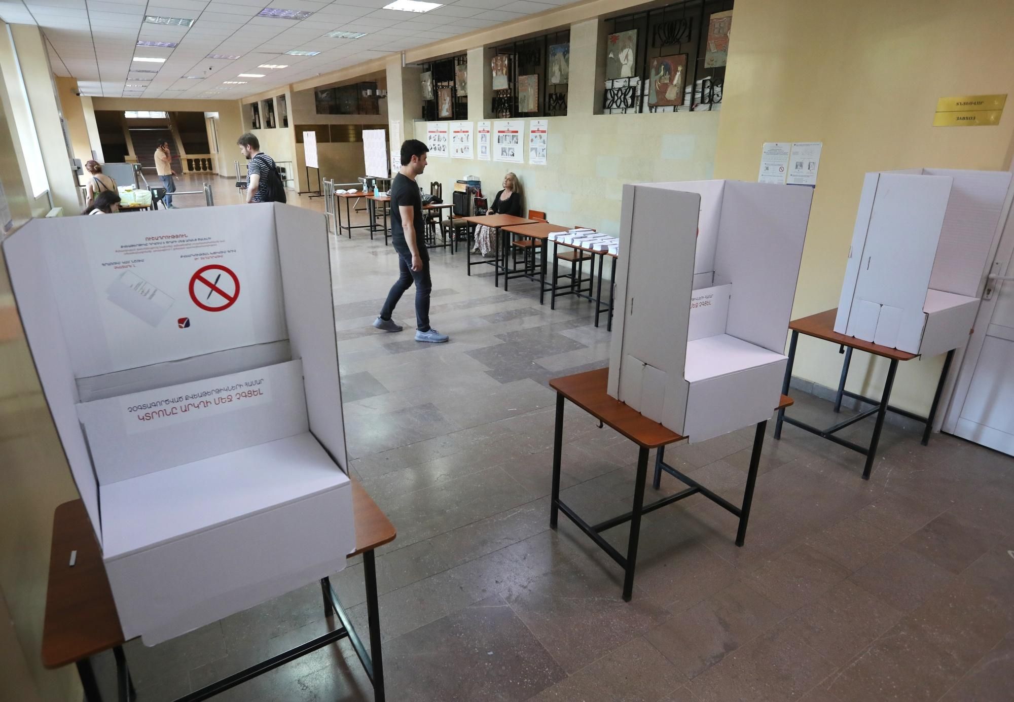 В Армении проходят внеочередные выборы в парламент