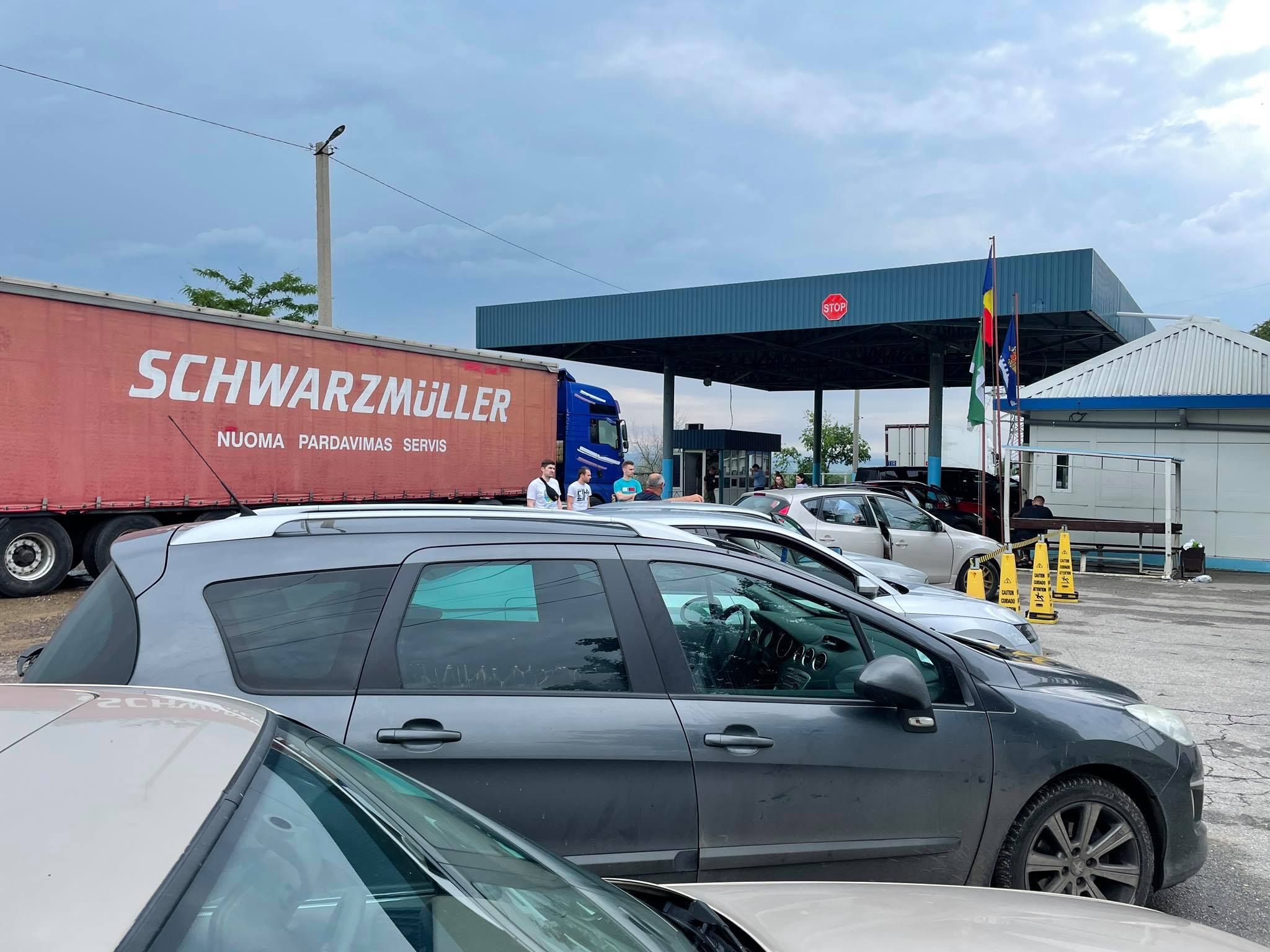 Українські вболівальники застрягли на кордоні перед матчем збірної Українські вболівальники застрягли на кордоні перед матчем збірної