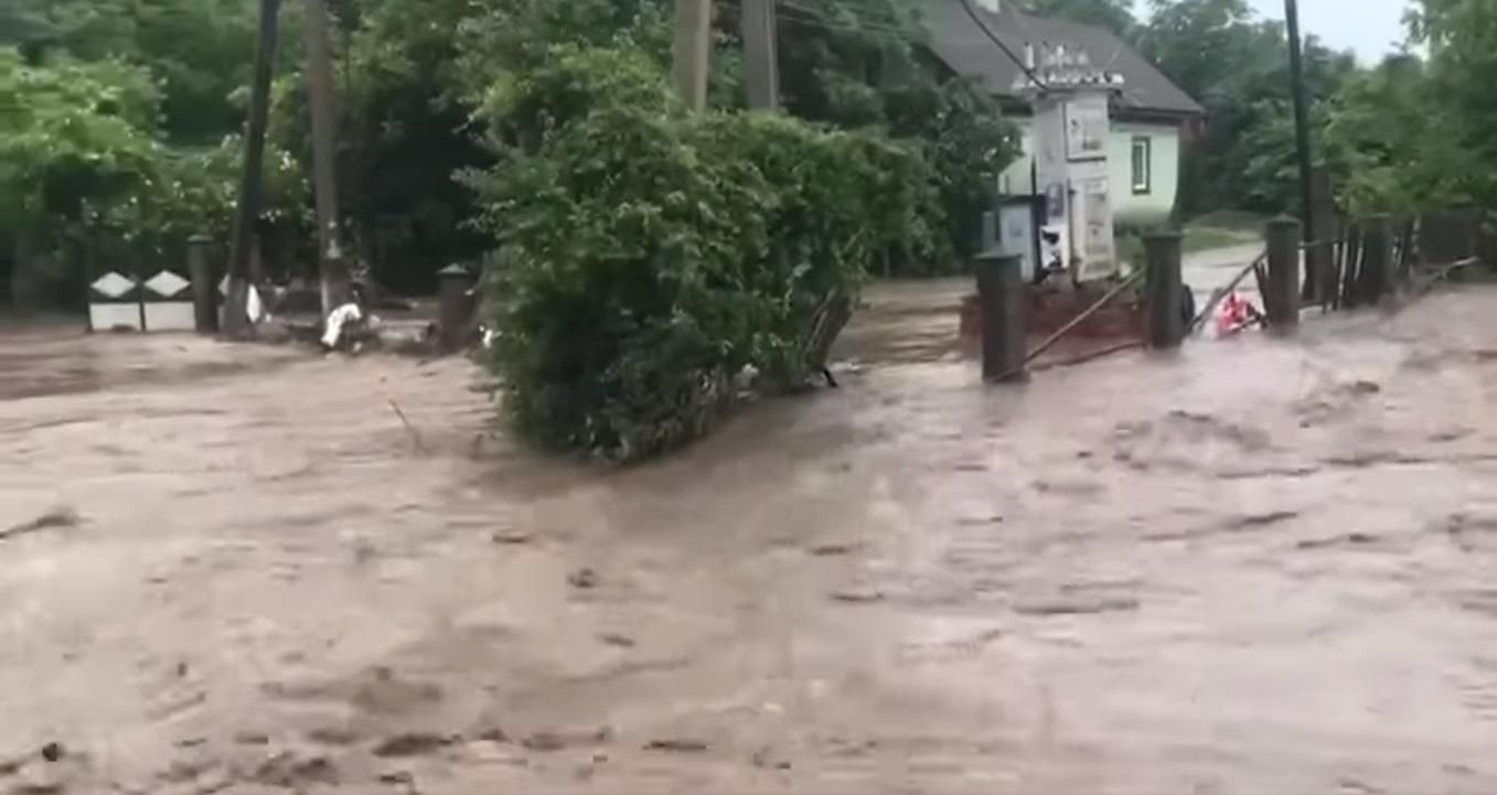 Злива 20 червня 2021 року затопила десятки сіл на Буковині