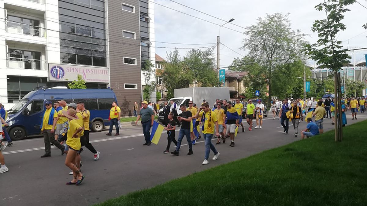 Украинские и австрийские фанаты спели "Путин – ху*ло" перед матчем на Евро-2020: видео