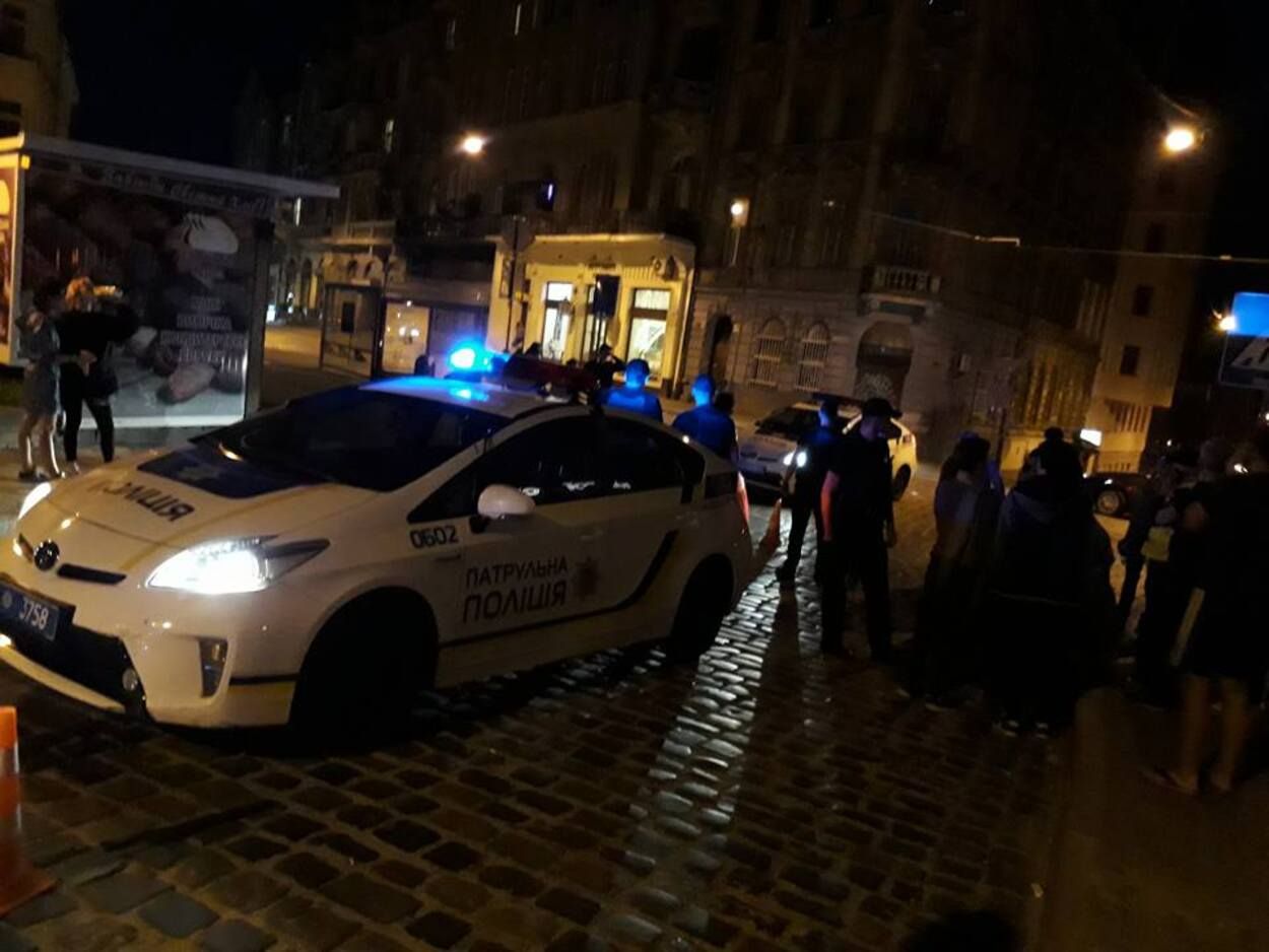 У Львові Jeep протаранив авто поліції, яке супроводжувало немовля в лікарню: постраждали 5 людей