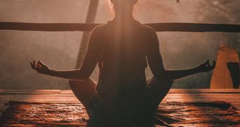 Кіану Рівз та Джулія Робертс у фільмах про йогу, медитацію та натхнення до життя