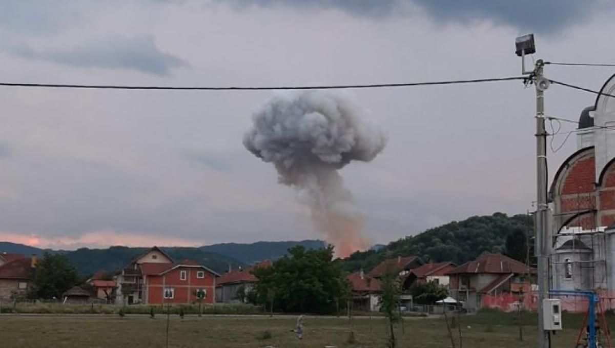 Вибухи на складах боєприписів в Сербії: вогонь перекинувся на ліс