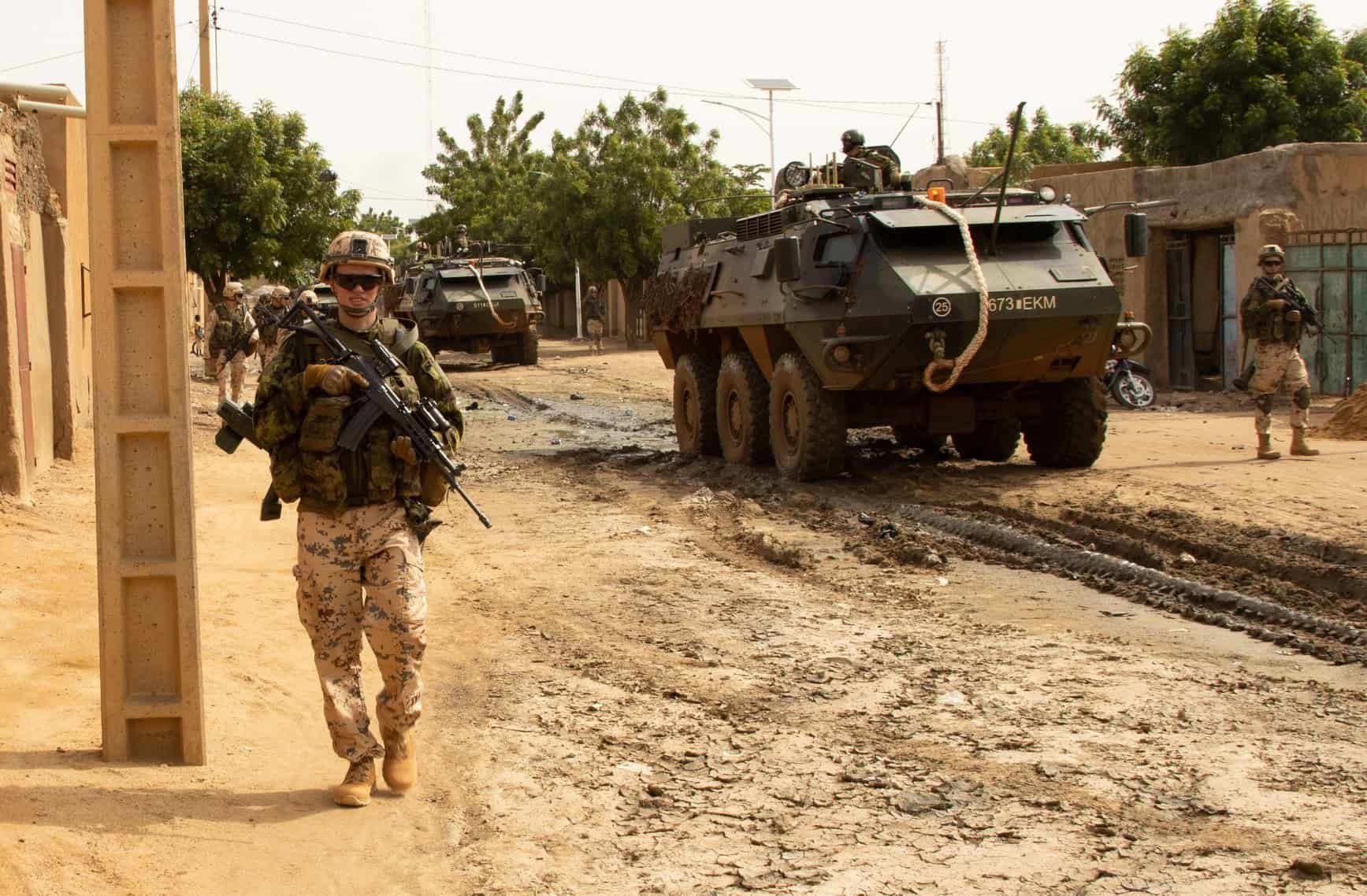 Заміноване авто врізалось в колону французьких військових у Малі