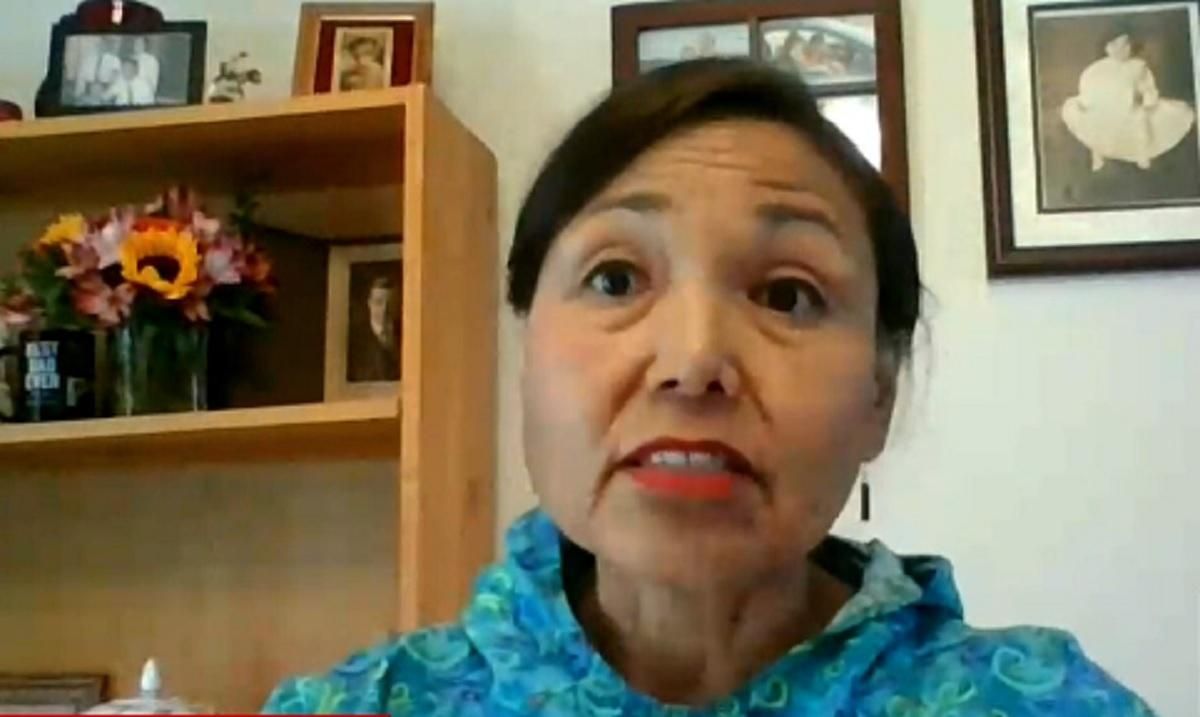 На Аляске туристка пережила нападение 3 медведей и исчезла на сутки На Аляске туристка пережила нападение 3 медведей и исчезла на сутки