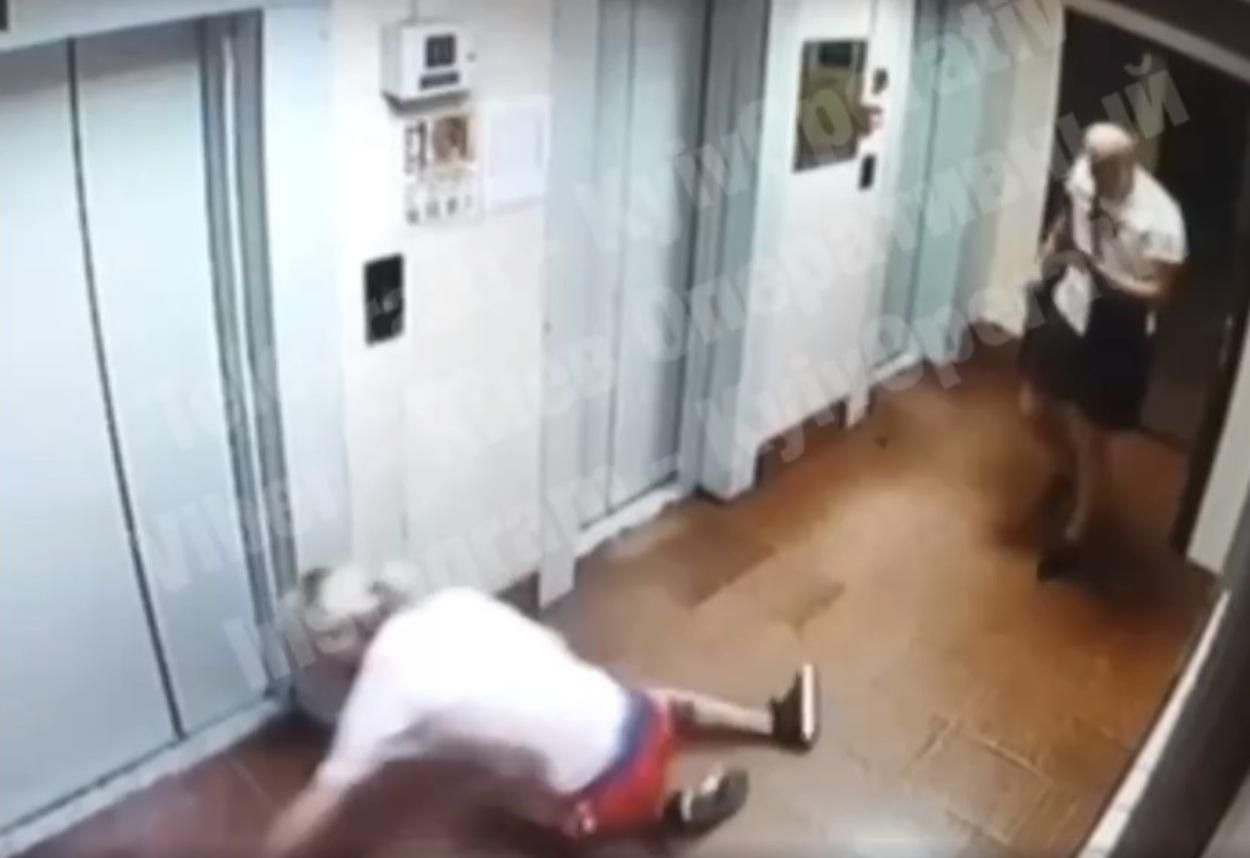 Напав через нестандартну зовнішність: у Києві чоловік жорстоко побив хлопця – відео