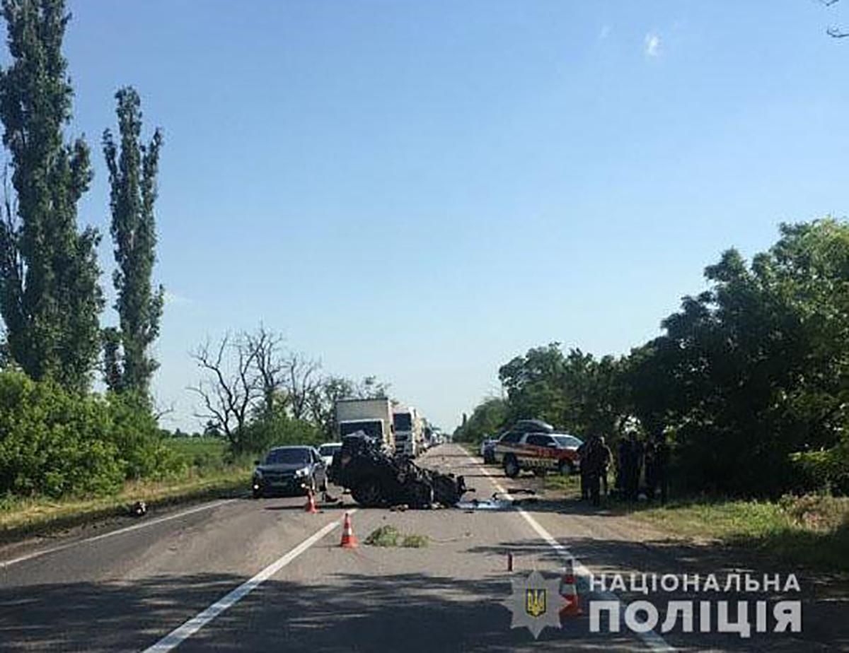 На трассе Одесса - Николаев столкнулись 3 авто и грузовик: 2 погибло